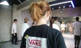 爆料热门美女视频,颜值与才华并存，她是如何一夜爆红的？